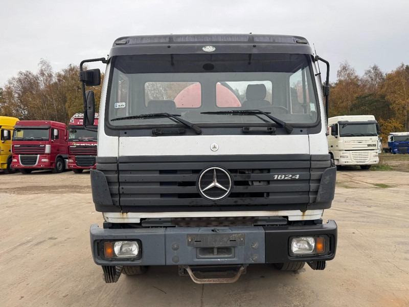 Mercedes-Benz SK 1824 (10.000 L / GRAND PONT / LAMES / V6 MOTEUR / PARFAIT ETAT) - Vaakumveok: pilt 2 Mercedes-Benz SK 1824 (10.000 L / GRAND PONT / LAMES / V6 MOTEUR / PARFAIT ETAT) - Vaakumveok: pilt 2