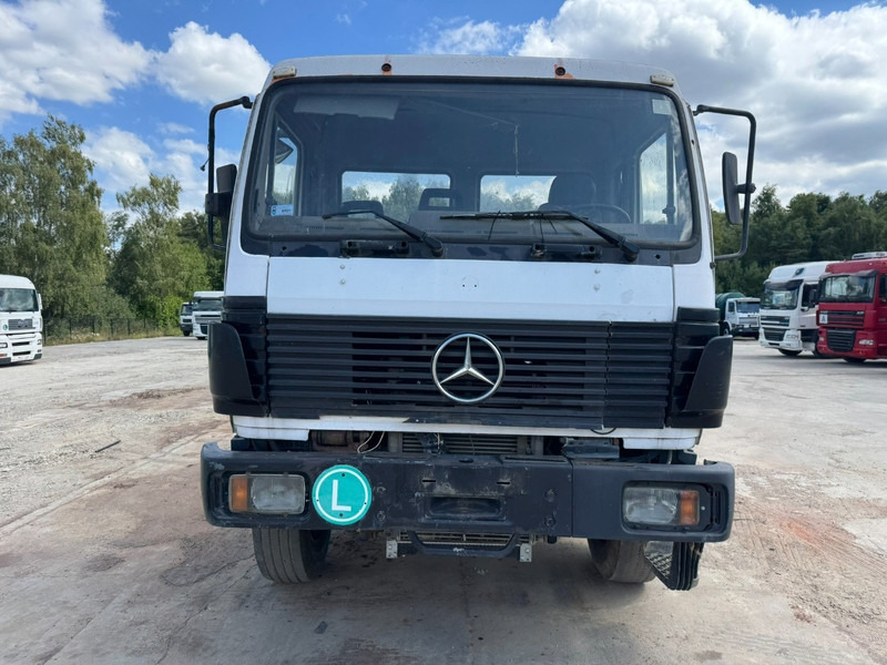 Mercedes-Benz SK 2524 (V6 MOTEUR / POMPE MANUELLE / GRAND PONT / 6X2 / 8 ROUES) - Kabiinišassiiga veoauto: pilt 2 Mercedes-Benz SK 2524 (V6 MOTEUR / POMPE MANUELLE / GRAND PONT / 6X2 / 8 ROUES) - Kabiinišassiiga veoauto: pilt 2