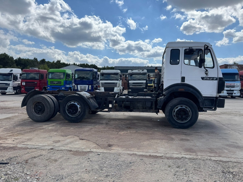 Mercedes-Benz SK 2524 (V6 MOTEUR / POMPE MANUELLE / GRAND PONT / 6X2 / 8 ROUES) - Kabiinišassiiga veoauto: pilt 4 Mercedes-Benz SK 2524 (V6 MOTEUR / POMPE MANUELLE / GRAND PONT / 6X2 / 8 ROUES) - Kabiinišassiiga veoauto: pilt 4