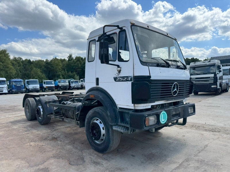 Mercedes-Benz SK 2524 (V6 MOTEUR / POMPE MANUELLE / GRAND PONT / 6X2 / 8 ROUES) - Kabiinišassiiga veoauto: pilt 3 Mercedes-Benz SK 2524 (V6 MOTEUR / POMPE MANUELLE / GRAND PONT / 6X2 / 8 ROUES) - Kabiinišassiiga veoauto: pilt 3