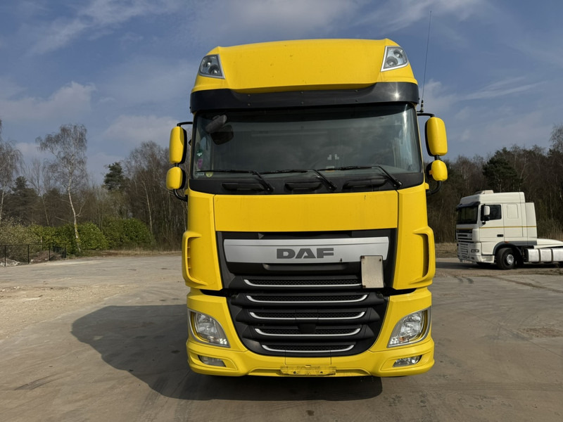 DAF 106 XF 460 Super Space Cab (MANUAL GEARBOX / BOITE MANUELLE / EURO 6) - Sadulveok: pilt 2 DAF 106 XF 460 Super Space Cab (MANUAL GEARBOX / BOITE MANUELLE / EURO 6) - Sadulveok: pilt 2