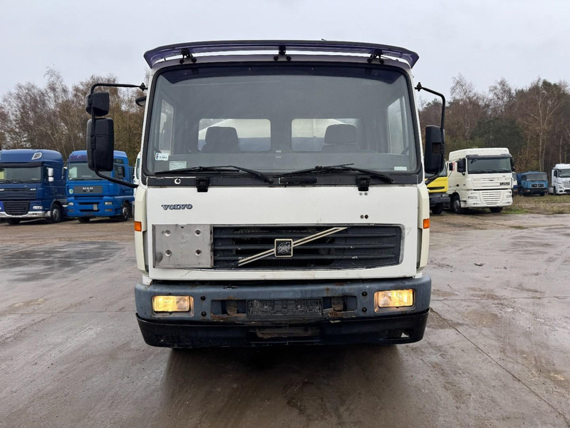 Volvo FL 6 - 220 (11000 L / 2 COMPARTMENTS / 18 TON / MANUAL GEARBOX / PERFECT) - Tsisternauto: pilt 2 Volvo FL 6 - 220 (11000 L / 2 COMPARTMENTS / 18 TON / MANUAL GEARBOX / PERFECT) - Tsisternauto: pilt 2