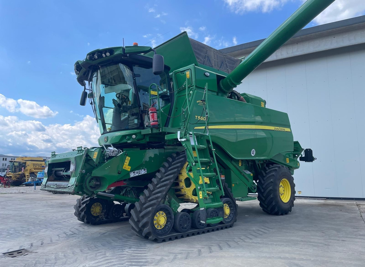 JOHN DEERE MIETITREBBIA T 560 - Kombain: pilt 1 JOHN DEERE MIETITREBBIA T 560 - Kombain: pilt 1