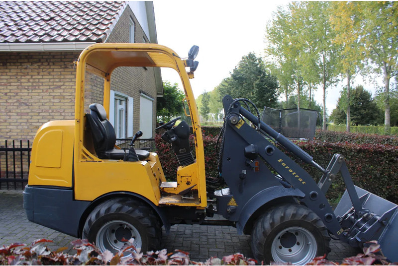 Eurotrac W12s - Laadur: pilt 2 Eurotrac W12s - Laadur: pilt 2