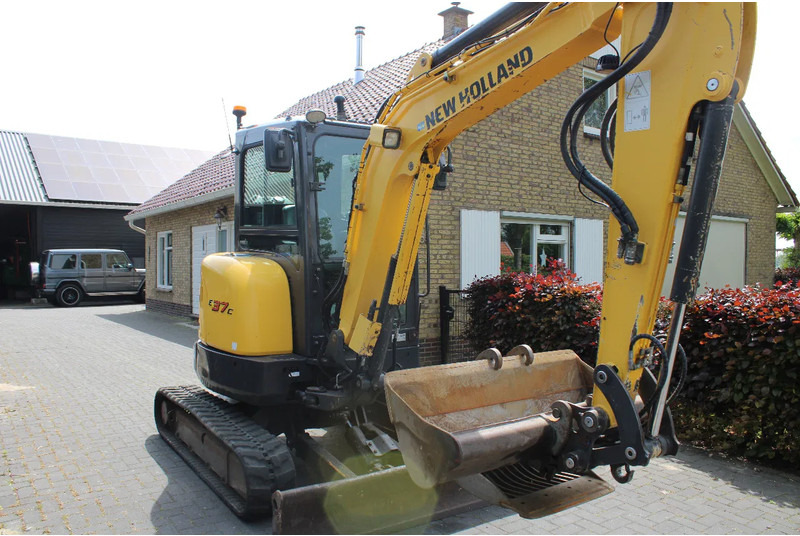 New Holland E37C binnendraaier - Minikraana: pilt 1 New Holland E37C binnendraaier - Minikraana: pilt 1
