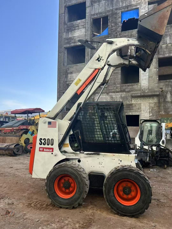 BOBCAT s300 - Kompaktlaadur: pilt 1 BOBCAT s300 - Kompaktlaadur: pilt 1