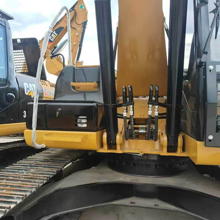 CAT second-hand 323D excavator sold at low price and in very good condition Japanese original hydraulic crawler excavator - Ekskavaator: pilt 5 CAT second-hand 323D excavator sold at low price and in very good condition Japanese original hydraulic crawler excavator - Ekskavaator: pilt 5