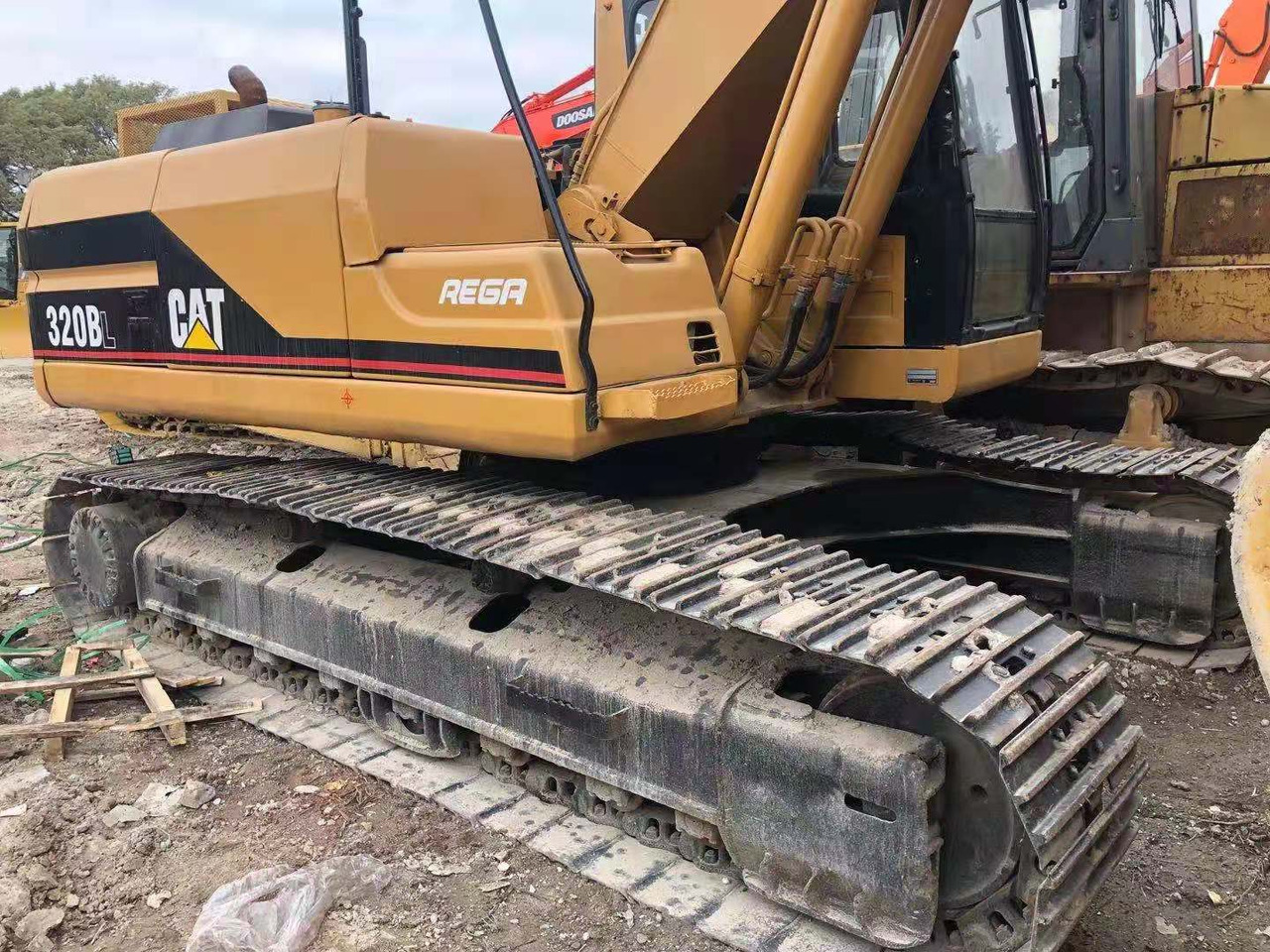 CATERPILLAR 320b - Lintekskavaator: pilt 5 CATERPILLAR 320b - Lintekskavaator: pilt 5