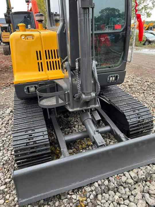 China Brand Used Volvo EC60D Mini Excavator 6ton Crawler Earth Digger Machine for Sale - Lintekskavaator: pilt 5 China Brand Used Volvo EC60D Mini Excavator 6ton Crawler Earth Digger Machine for Sale - Lintekskavaator: pilt 5