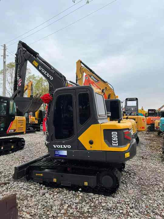 China Brand Used Volvo EC60D Mini Excavator 6ton Crawler Earth Digger Machine for Sale - Lintekskavaator: pilt 3 China Brand Used Volvo EC60D Mini Excavator 6ton Crawler Earth Digger Machine for Sale - Lintekskavaator: pilt 3