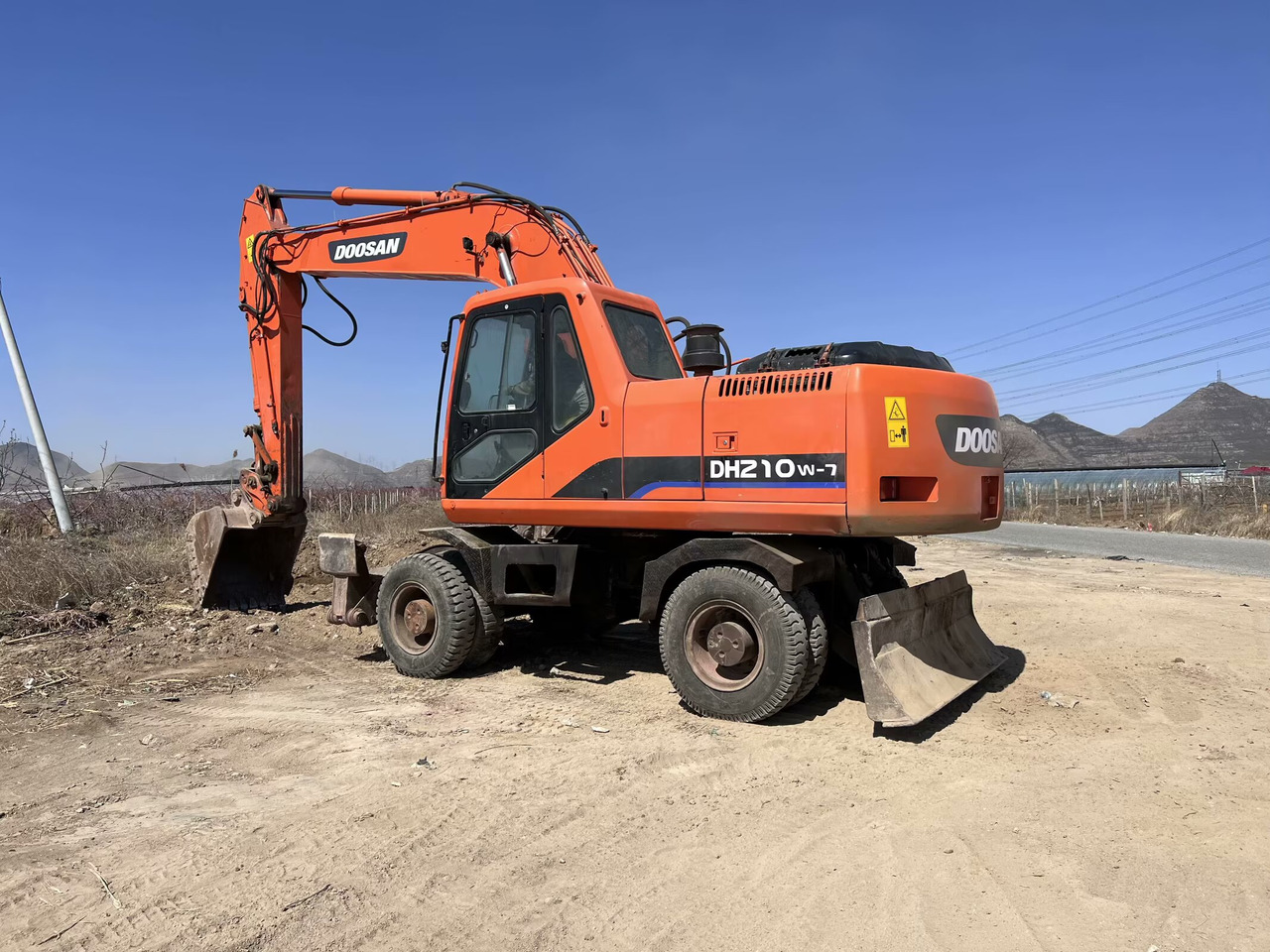 DOOSAN 210w - Ratastel ekskavaator: pilt 1 DOOSAN 210w - Ratastel ekskavaator: pilt 1