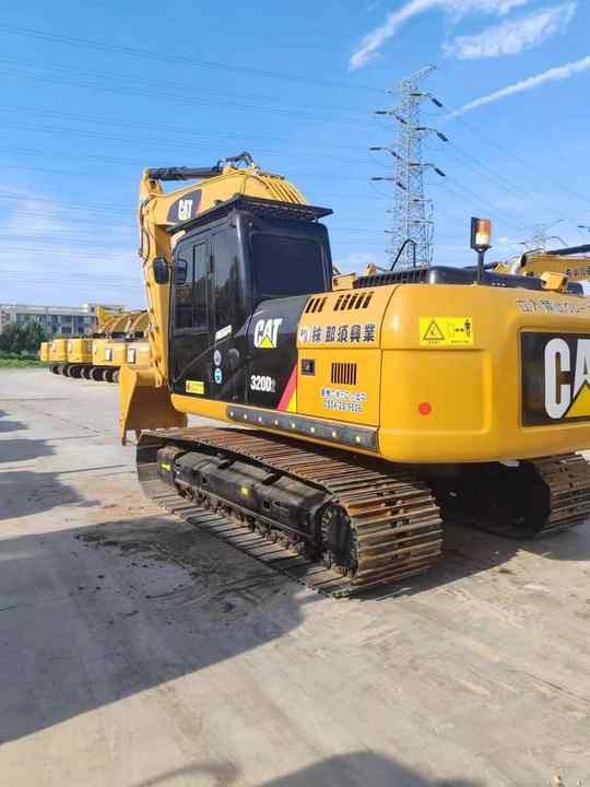 Durable Second Hand Machine Original Used Caterpillar Excavator CAT 330D2 USED 329D2 320D2 325D 315D Excavator - Lintekskavaator: pilt 4 Durable Second Hand Machine Original Used Caterpillar Excavator CAT 330D2 USED 329D2 320D2 325D 315D Excavator - Lintekskavaator: pilt 4