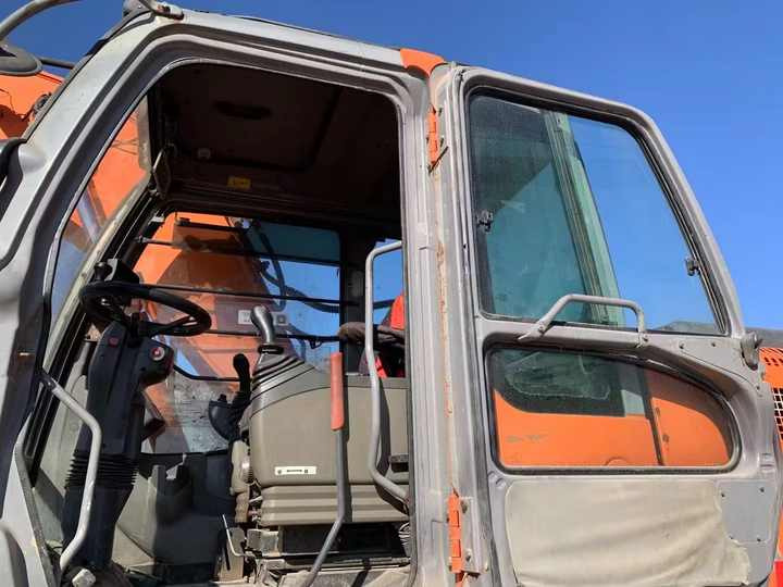 HITACHI ZX300 Excavator, Original Japan Surplus Hitachi ZX300 for Sale - Ekskavaator: pilt 4 HITACHI ZX300 Excavator, Original Japan Surplus Hitachi ZX300 for Sale - Ekskavaator: pilt 4