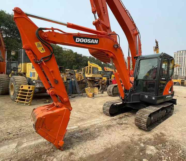 Second Hand Doosan Dx-60 Excavator for Sale - Ekskavaator: pilt 1 Second Hand Doosan Dx-60 Excavator for Sale - Ekskavaator: pilt 1