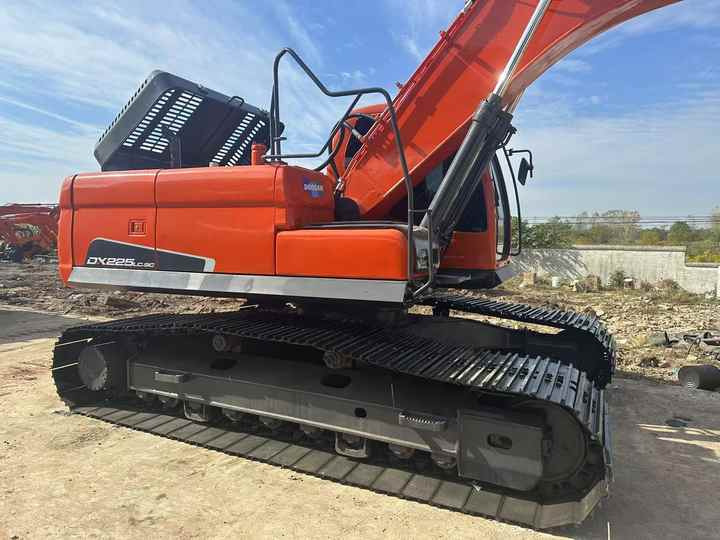 Second Hand Doosan Dx225 Excavator 20tons Middle Machine for Sale Excellent Condition Doosan Dx225 300 Hot Sale Machine - Ekskavaator: pilt 3 Second Hand Doosan Dx225 Excavator 20tons Middle Machine for Sale Excellent Condition Doosan Dx225 300 Hot Sale Machine - Ekskavaator: pilt 3