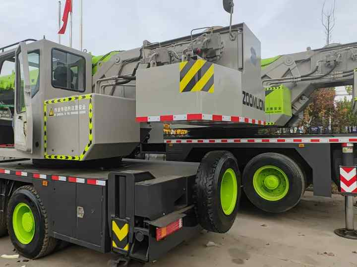 Second Hand ZOOMLION 25 Ton ZTC250V531 30 Ton ZTC300V532 70 Ton ZTC700H6 Hydraulmic Mobile Truck Crane on Sale - Autokraana: pilt 5 Second Hand ZOOMLION 25 Ton ZTC250V531 30 Ton ZTC300V532 70 Ton ZTC700H6 Hydraulmic Mobile Truck Crane on Sale - Autokraana: pilt 5