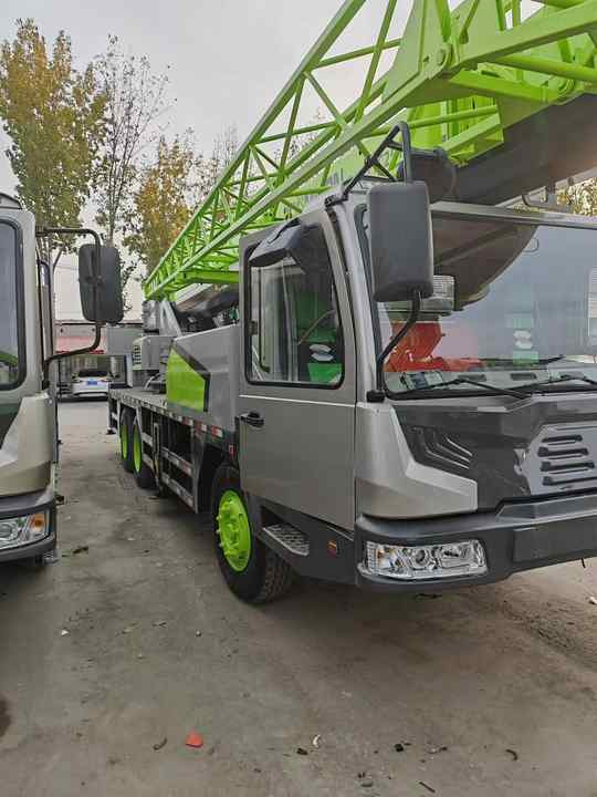 Second Hand ZOOMLION 25 Ton ZTC250V531 30 Ton ZTC300V532 70 Ton ZTC700H6 Hydraulmic Mobile Truck Crane on Sale - Autokraana: pilt 3 Second Hand ZOOMLION 25 Ton ZTC250V531 30 Ton ZTC300V532 70 Ton ZTC700H6 Hydraulmic Mobile Truck Crane on Sale - Autokraana: pilt 3