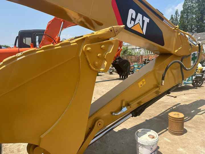 Used CAT 320D2 Excavator | Well-Maintained, Low Hours | Affordable Heavy Machinery for Construction & Mining! - Lintekskavaator: pilt 4 Used CAT 320D2 Excavator | Well-Maintained, Low Hours | Affordable Heavy Machinery for Construction & Mining! - Lintekskavaator: pilt 4