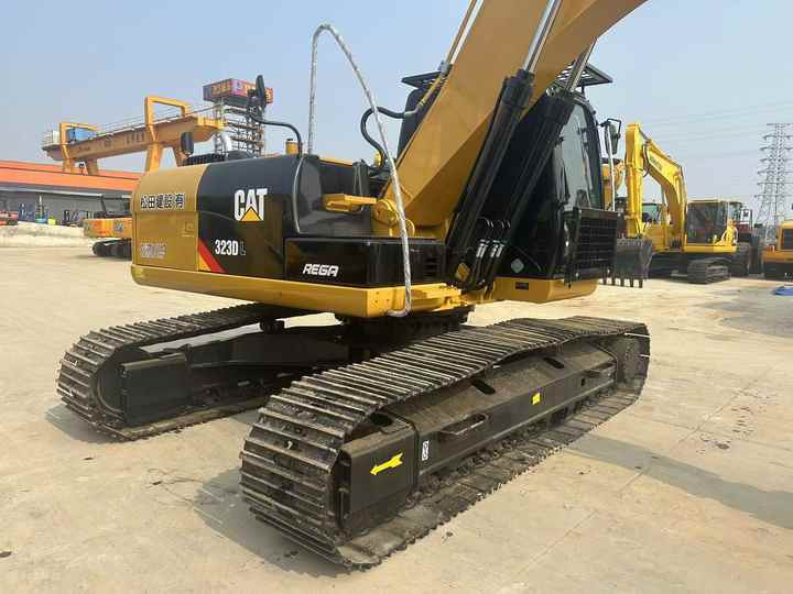Used Cat323D Model Excavator Second Hand Machine Popular Brand Japan Cat Hydraulic Machinery - Lintekskavaator: pilt 2 Used Cat323D Model Excavator Second Hand Machine Popular Brand Japan Cat Hydraulic Machinery - Lintekskavaator: pilt 2