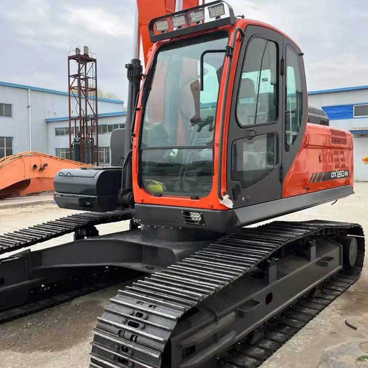 Used Excavator Doosan DX260LC-9 Excavators Mini Equipment Earth Moving Machinery Doosan Digger Excavator for Sale - Ekskavaator: pilt 5 Used Excavator Doosan DX260LC-9 Excavators Mini Equipment Earth Moving Machinery Doosan Digger Excavator for Sale - Ekskavaator: pilt 5