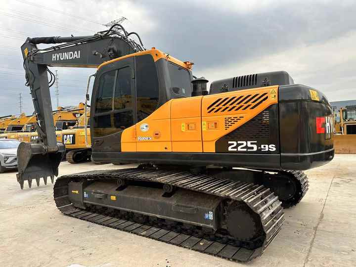 Ekskavaator Used Hyundai 225LC-9S Hydraulic Excavator with Excellent Performance 90% New hyundai 225 Crawler Excavator for Sale: pilt 6