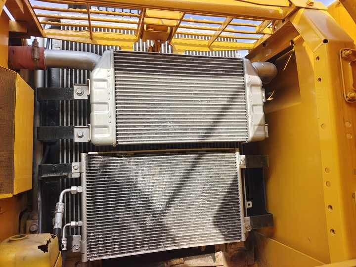 Ekskavaator Used Koamtsu Pc200 Excavator for Sale  Original Japan Brand Koamstu Pc200-7 200-8 Pc220-8 Excavator for Sale [ Copy ] [ Copy ] [ Copy ] [ Copy ] [ Copy ]: pilt 6