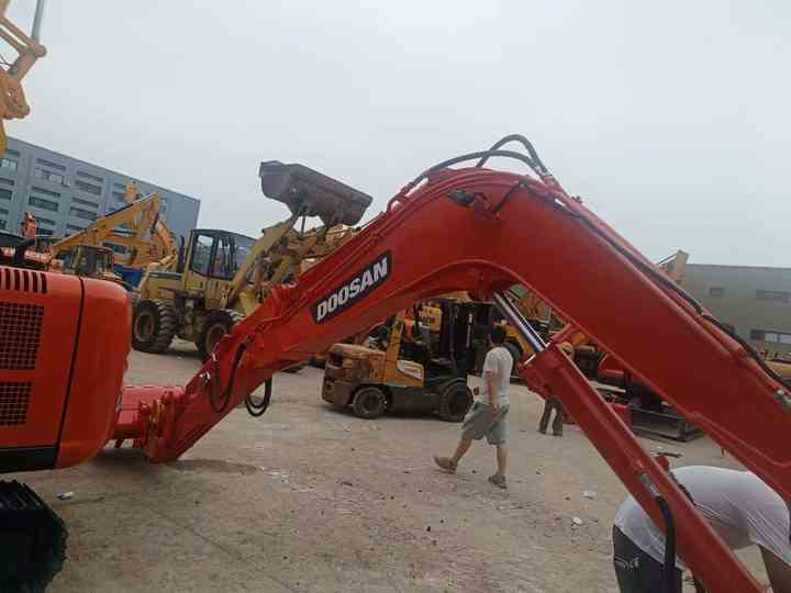 Used Mini Excavator DX55-9C Doosan Excavator 5 Tonnes High Performance Low Price for Sale Dh55 Dh60 Dx55 Dx60 in Stock - Miniekskavaator: pilt 3 Used Mini Excavator DX55-9C Doosan Excavator 5 Tonnes High Performance Low Price for Sale Dh55 Dh60 Dx55 Dx60 in Stock - Miniekskavaator: pilt 3