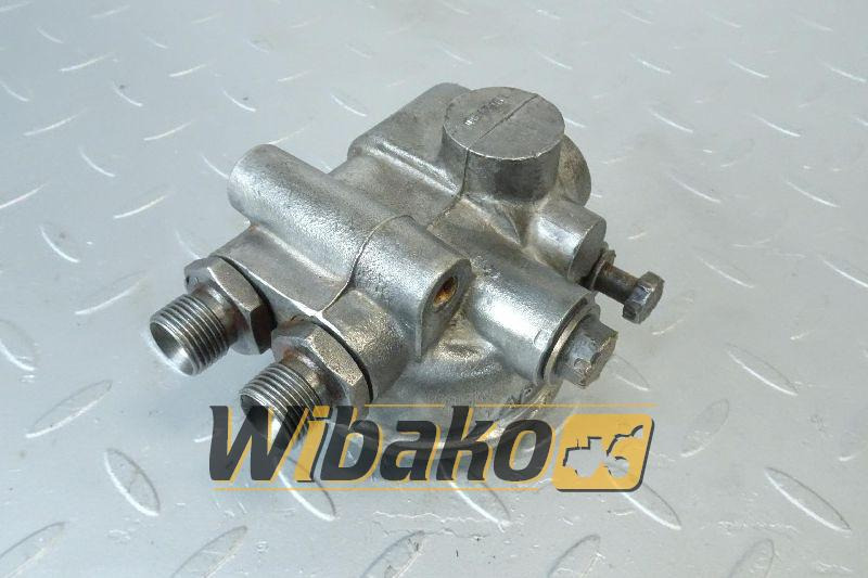 Fuel filter bracket for engine Perkins 2006 - Kütusefilter - Ehitusmasinad: pilt 1 Fuel filter bracket for engine Perkins 2006 - Kütusefilter - Ehitusmasinad: pilt 1