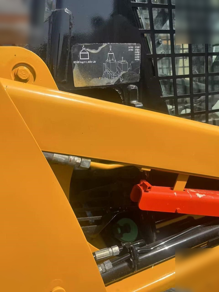 CATERPILLAR 226B3 - Kompaktlaadur: pilt 2 CATERPILLAR 226B3 - Kompaktlaadur: pilt 2