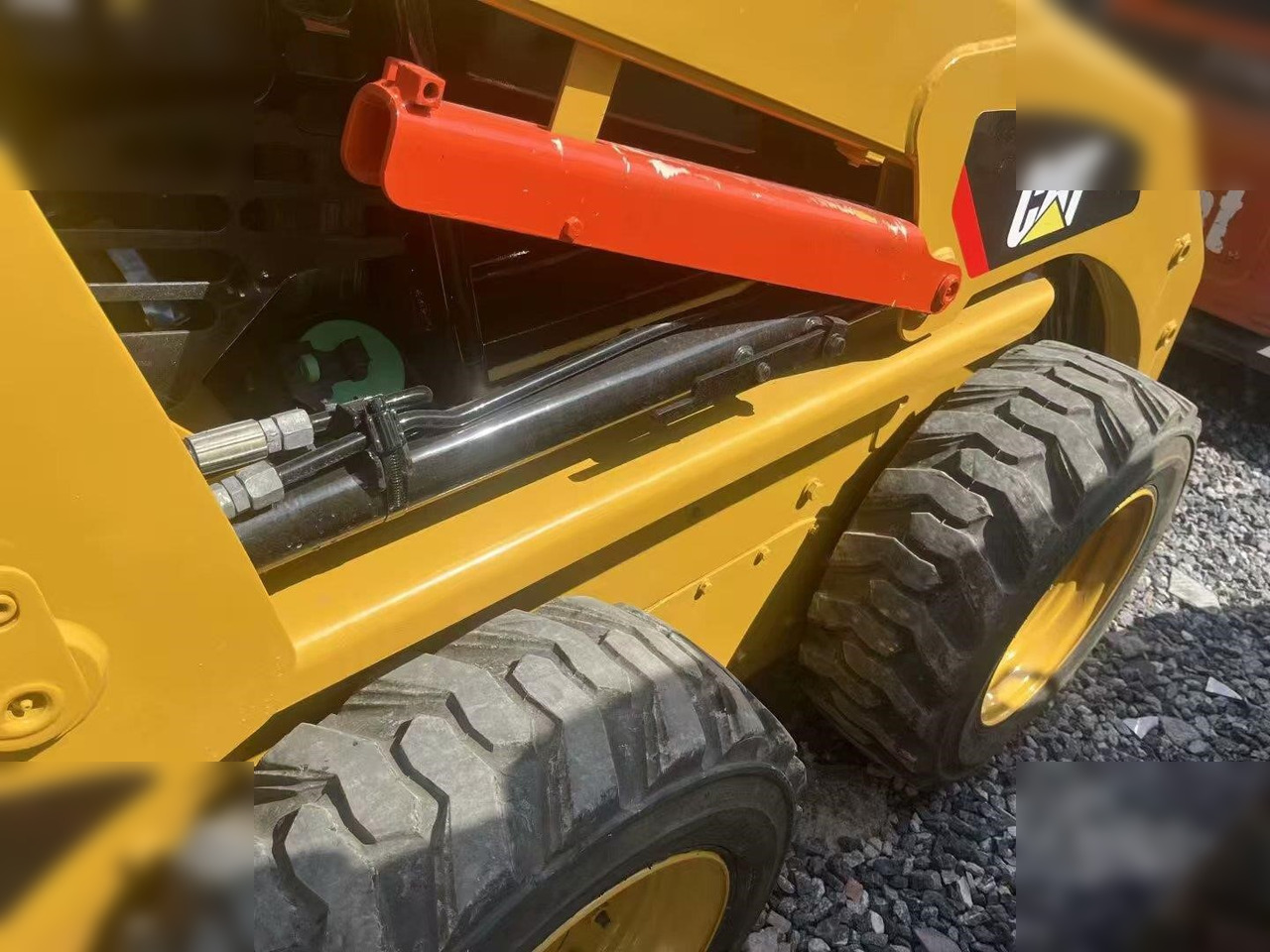 CATERPILLAR 226B3 - Kompaktlaadur: pilt 3 CATERPILLAR 226B3 - Kompaktlaadur: pilt 3