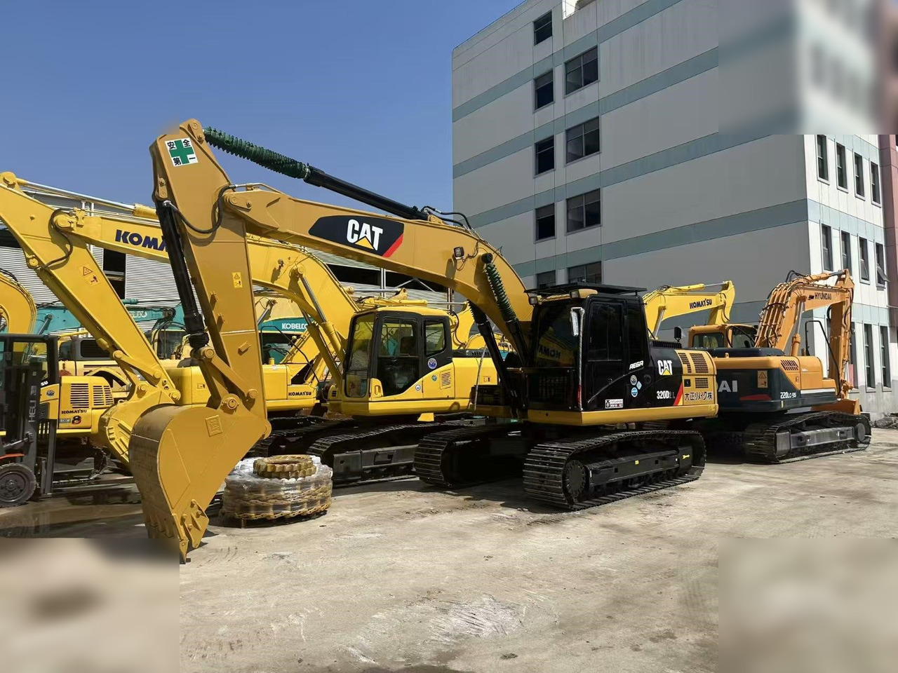 CATERPILLAR 320D2L - Lintekskavaator: pilt 4 CATERPILLAR 320D2L - Lintekskavaator: pilt 4