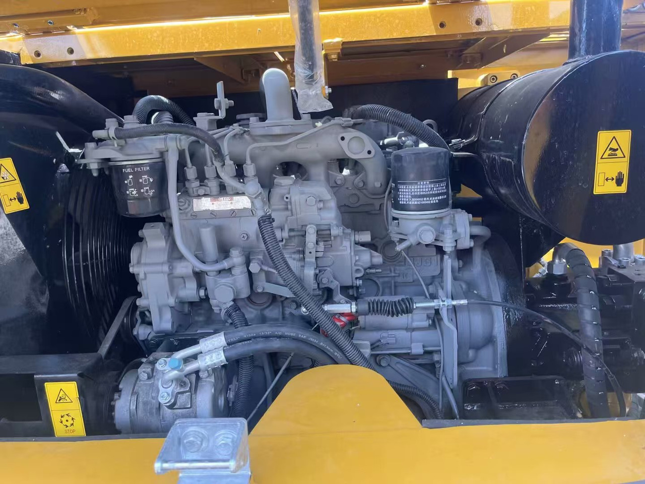 CATERPILLAR 323D2L - Lintekskavaator: pilt 4 CATERPILLAR 323D2L - Lintekskavaator: pilt 4