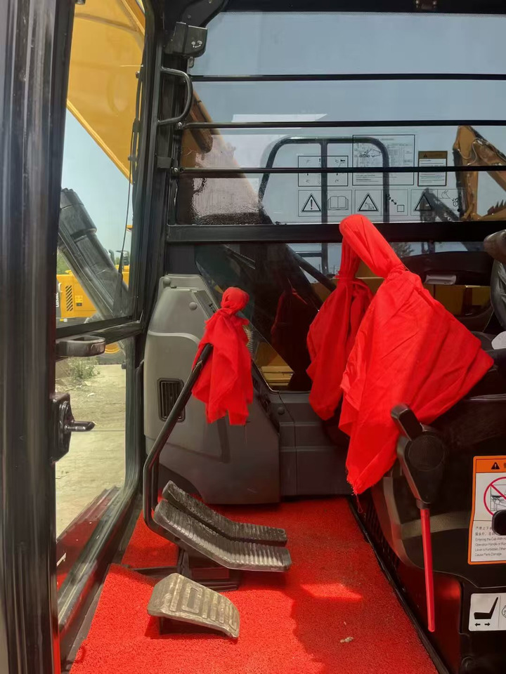 CATERPILLAR 323D2L - Lintekskavaator: pilt 3 CATERPILLAR 323D2L - Lintekskavaator: pilt 3