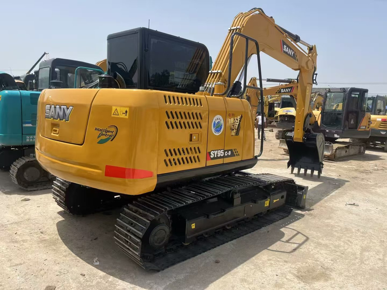 CATERPILLAR 323D2L - Lintekskavaator: pilt 1 CATERPILLAR 323D2L - Lintekskavaator: pilt 1
