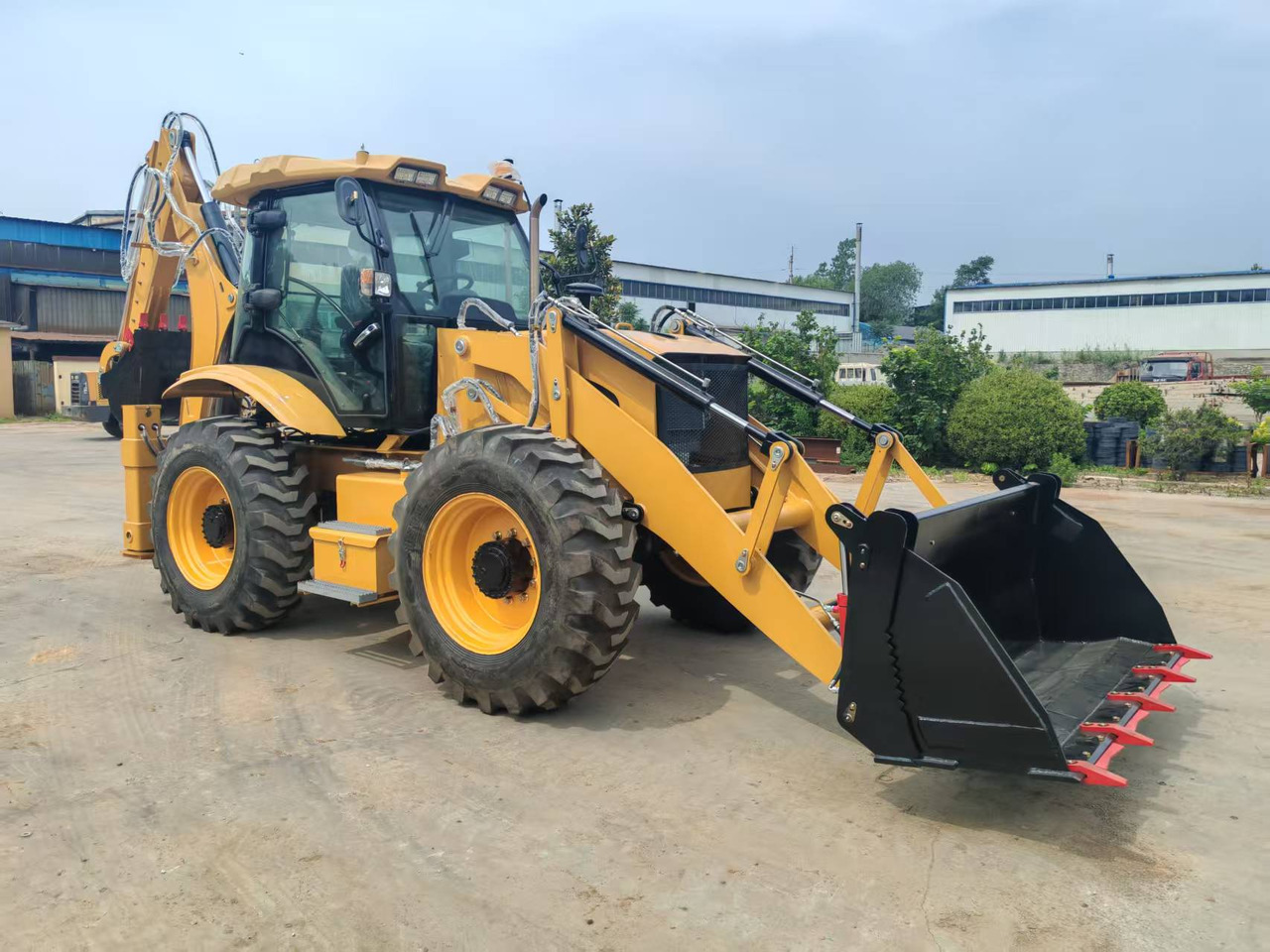 CATERPILLAR 4CX - Ratastel ekskavaator: pilt 1 CATERPILLAR 4CX - Ratastel ekskavaator: pilt 1