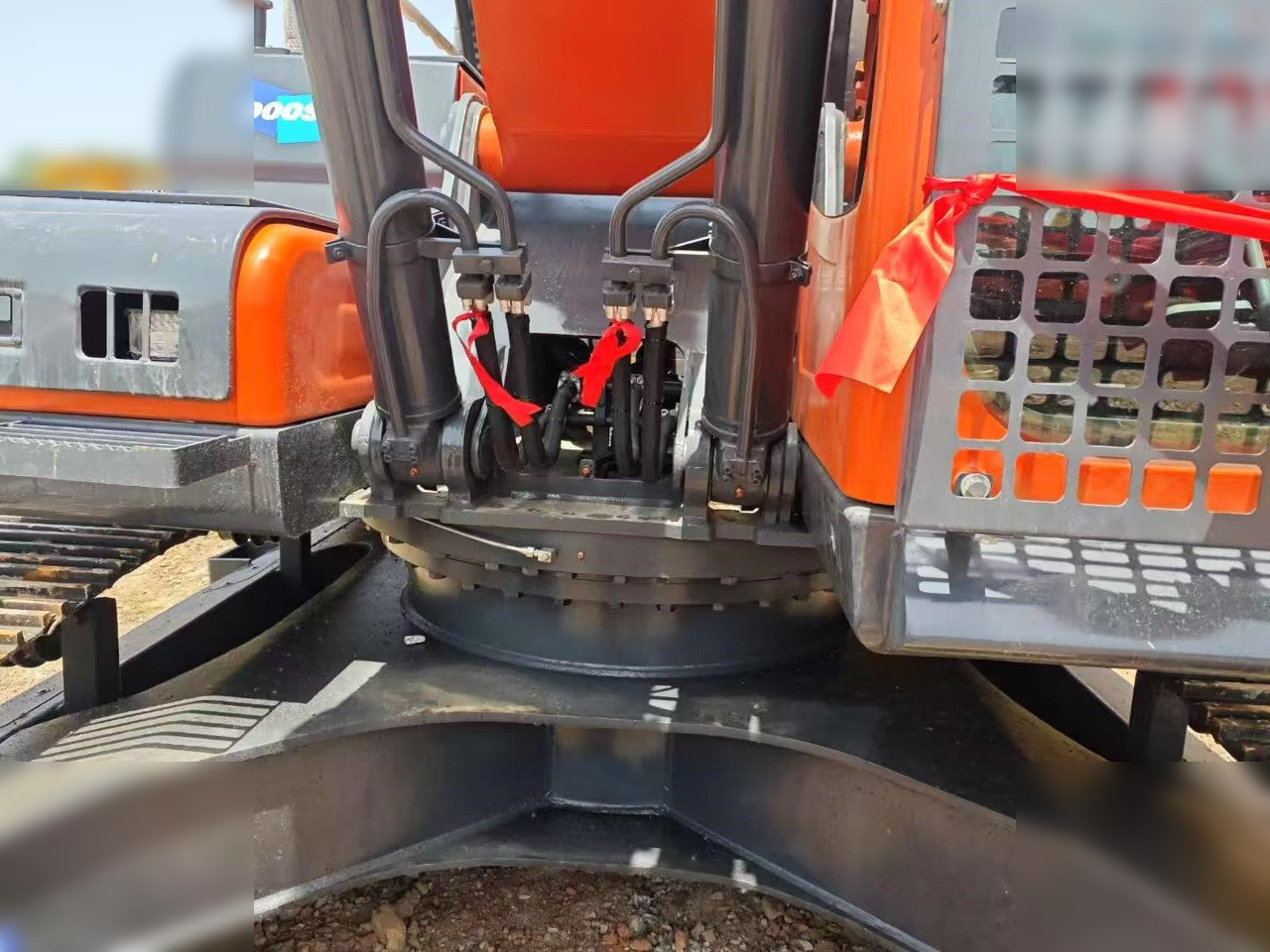 Lintekskavaator DOOSAN DX300 LC: pilt 8