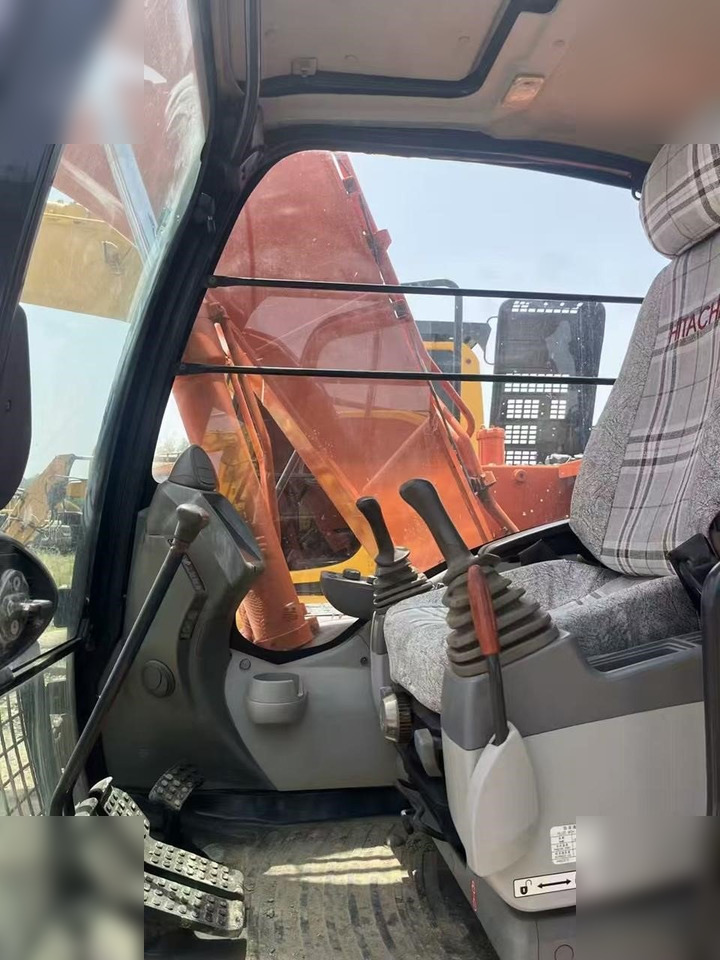 HITACHI ZX130 - Lintekskavaator: pilt 4 HITACHI ZX130 - Lintekskavaator: pilt 4