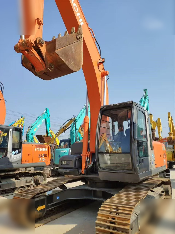 HITACHI ZX210 - Lintekskavaator: pilt 2 HITACHI ZX210 - Lintekskavaator: pilt 2