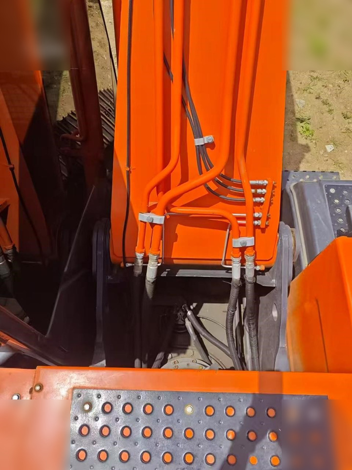 HITACHI ZX240 - Lintekskavaator: pilt 5 HITACHI ZX240 - Lintekskavaator: pilt 5