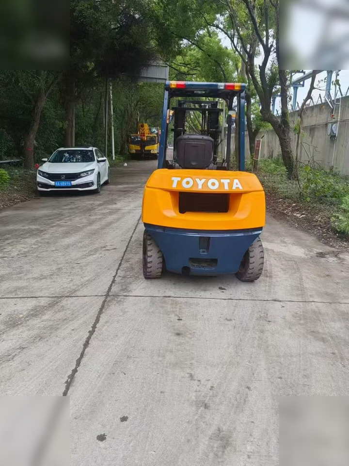 TOYOTA 8FGU30 - Kahveltõstuk: pilt 2 TOYOTA 8FGU30 - Kahveltõstuk: pilt 2