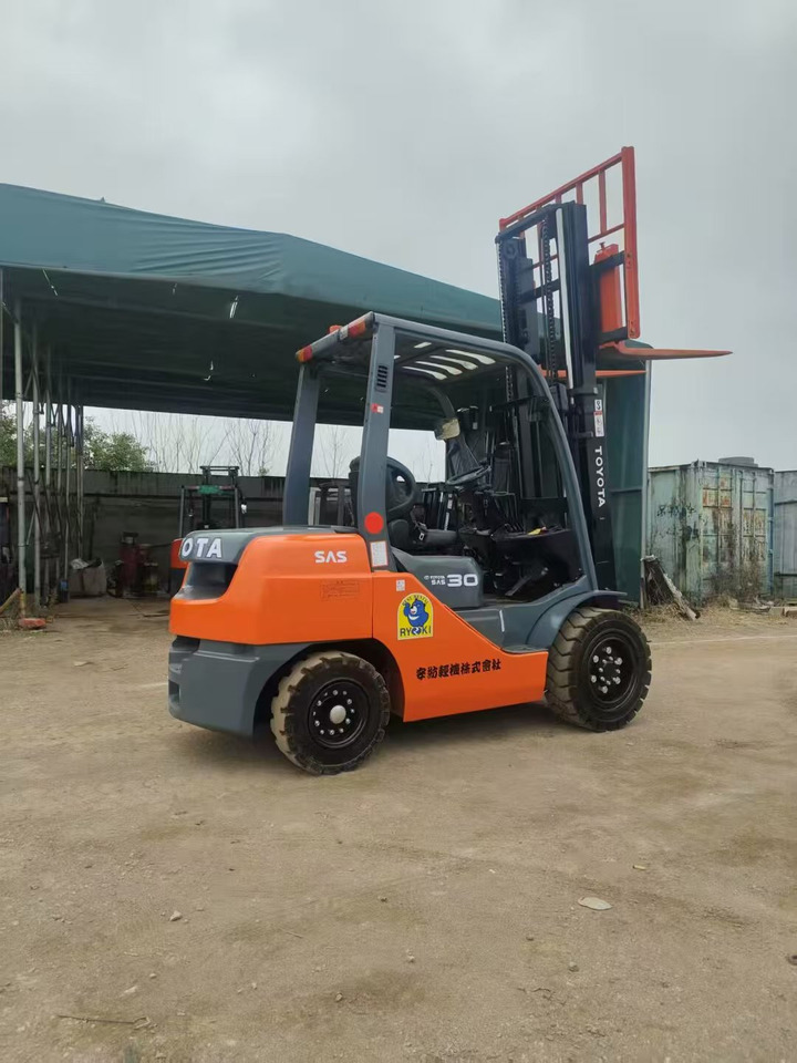 Toyata 3-ton - Masttõstuk: pilt 3 Toyata 3-ton - Masttõstuk: pilt 3