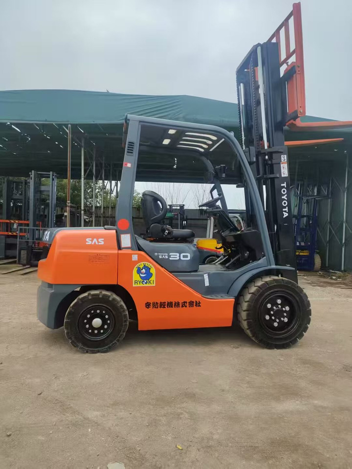 Toyata 3-ton - Masttõstuk: pilt 4 Toyata 3-ton - Masttõstuk: pilt 4