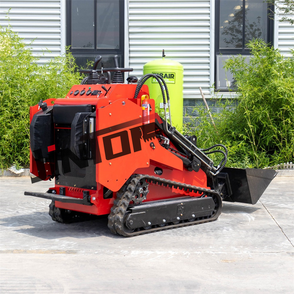Powerful skid steer loader with different attachments - Kompaktroomiklaadur: pilt 3 Powerful skid steer loader with different attachments - Kompaktroomiklaadur: pilt 3