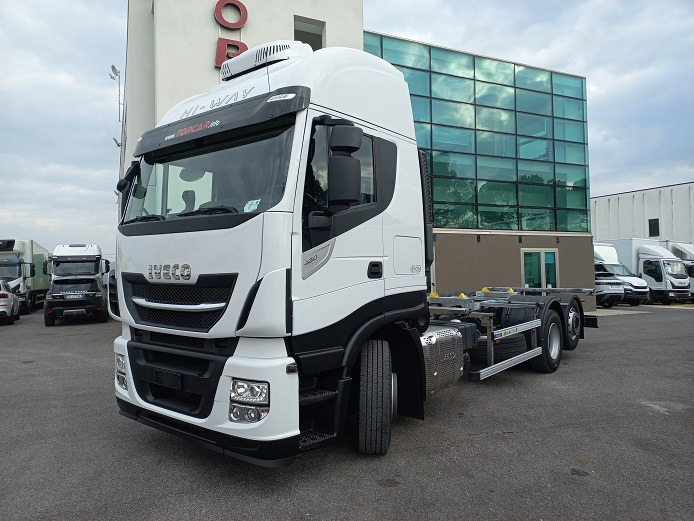 IVECO AS260S48 - Konteinerveduk/ Tõstukiga veoauto: pilt 2 IVECO AS260S48 - Konteinerveduk/ Tõstukiga veoauto: pilt 2