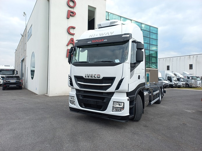 IVECO AS260S48 - Konteinerveduk/ Tõstukiga veoauto: pilt 4 IVECO AS260S48 - Konteinerveduk/ Tõstukiga veoauto: pilt 4