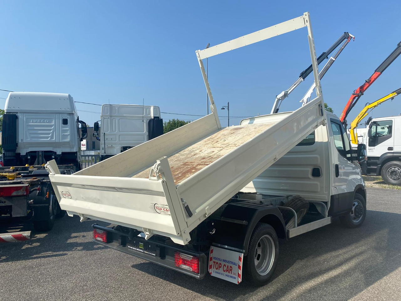 IVECO DAILY 35C12 - Tarbesõiduk kallur: pilt 4 IVECO DAILY 35C12 - Tarbesõiduk kallur: pilt 4