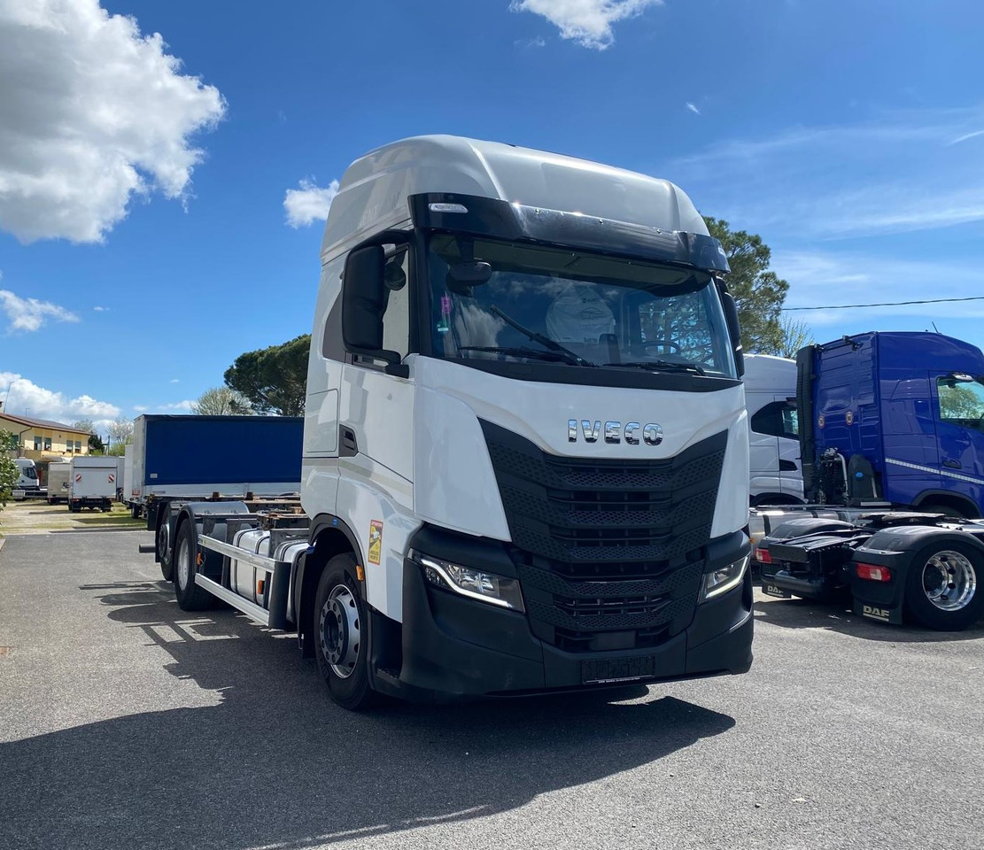 IVECO S-WAY AS260S48 - Konteinerveduk/ Tõstukiga veoauto: pilt 3 IVECO S-WAY AS260S48 - Konteinerveduk/ Tõstukiga veoauto: pilt 3
