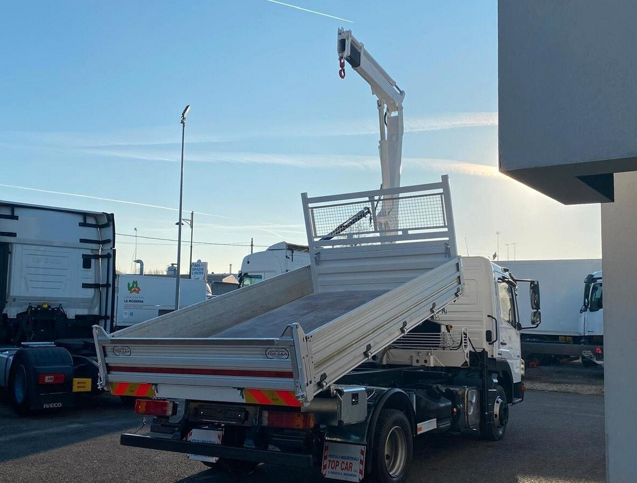 MERCEDES 816 ATEGO CASSONE RIBALTABILE E GRU - Kallurauto, Kraanaga veoauto: pilt 5 MERCEDES 816 ATEGO CASSONE RIBALTABILE E GRU - Kallurauto, Kraanaga veoauto: pilt 5