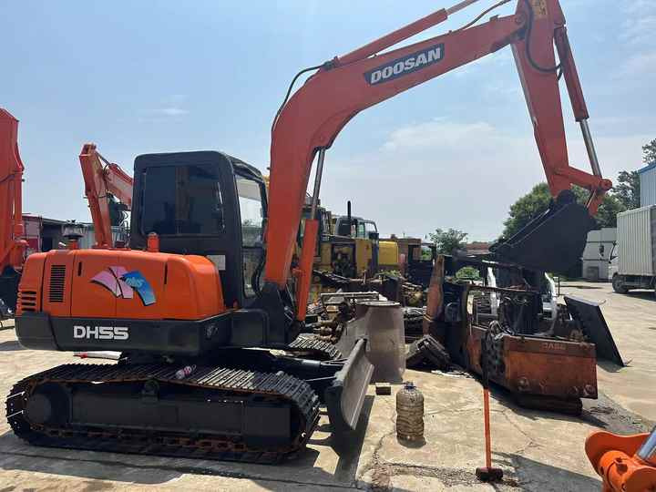 90% New Mini Excavator Doosan DH55 Second-hand Excavator 5 Ton Mini Used Excavator for Sale in Low Price - Miniekskavaator: pilt 4 90% New Mini Excavator Doosan DH55 Second-hand Excavator 5 Ton Mini Used Excavator for Sale in Low Price - Miniekskavaator: pilt 4