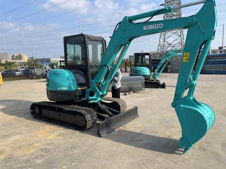 Affordable Kobelco SK55SR Used Excavator | Complete Customs Docs & Invoice Included - Lintekskavaator: pilt 4 Affordable Kobelco SK55SR Used Excavator | Complete Customs Docs & Invoice Included - Lintekskavaator: pilt 4